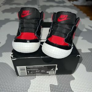JORDAN 1 CRIB BOOTIE